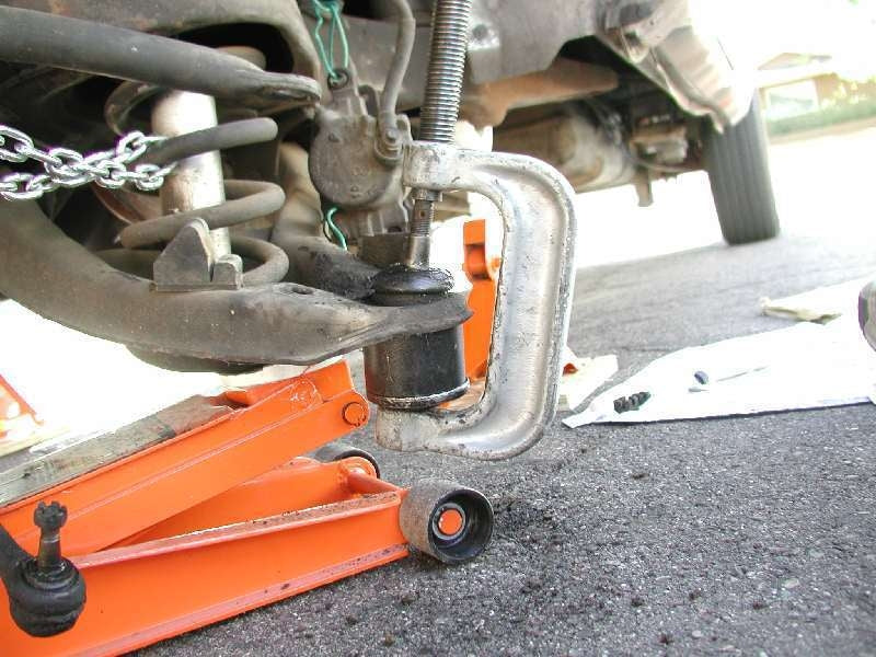 Extracteur 4 en 1 pour enlever les rotules 4WD et utilitaires