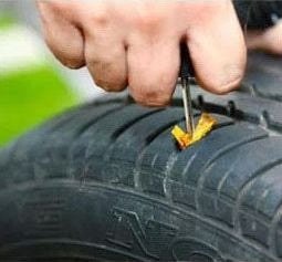 Kit de réparation d'une crevaison de pneus tubeless